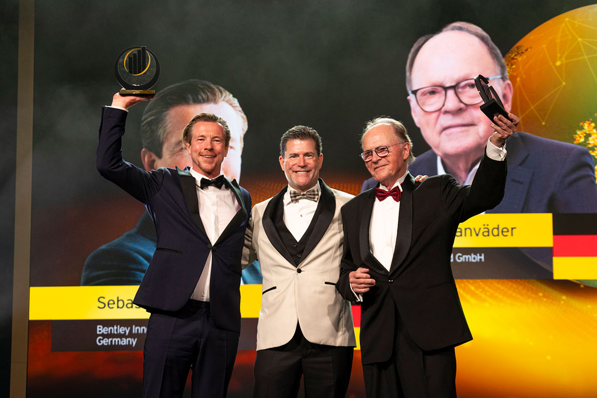 Beaming finalists at the EY ‘World Entrepreneur of the Year’ event in Monte Carlo: Sebastian Büchert and Lars Sunnanväder enter the Hall of Fame of world-class entrepreneurs with their award.